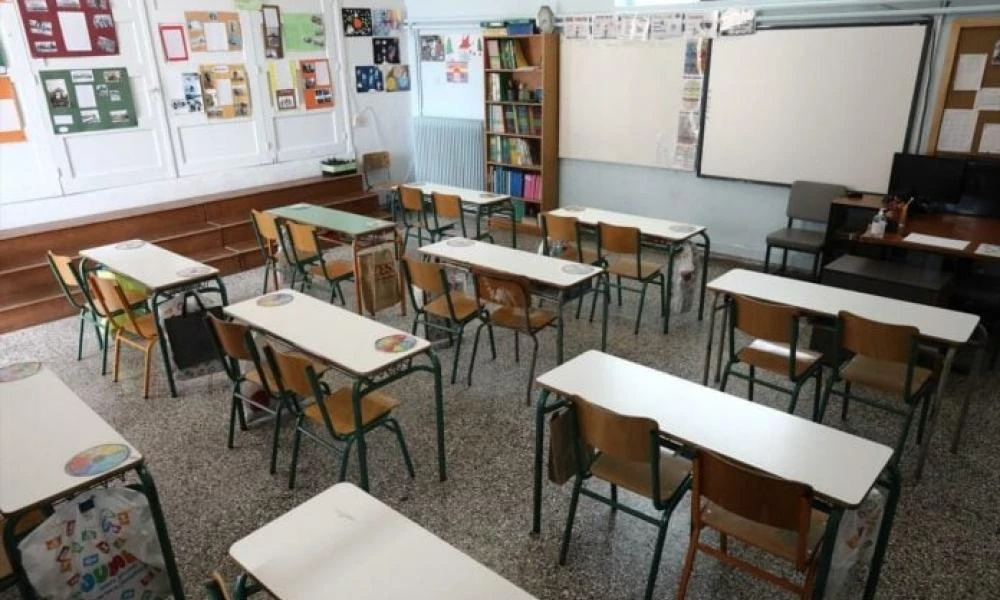 Τρέμουν από το κρύο οι μαθητές σε σχολείο στο Ηράκλειο- Φέρνουν σόμπες από το σπίτι!